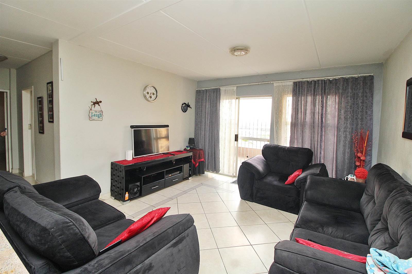 3 Bed Apartment in Sunnyrock photo number 3