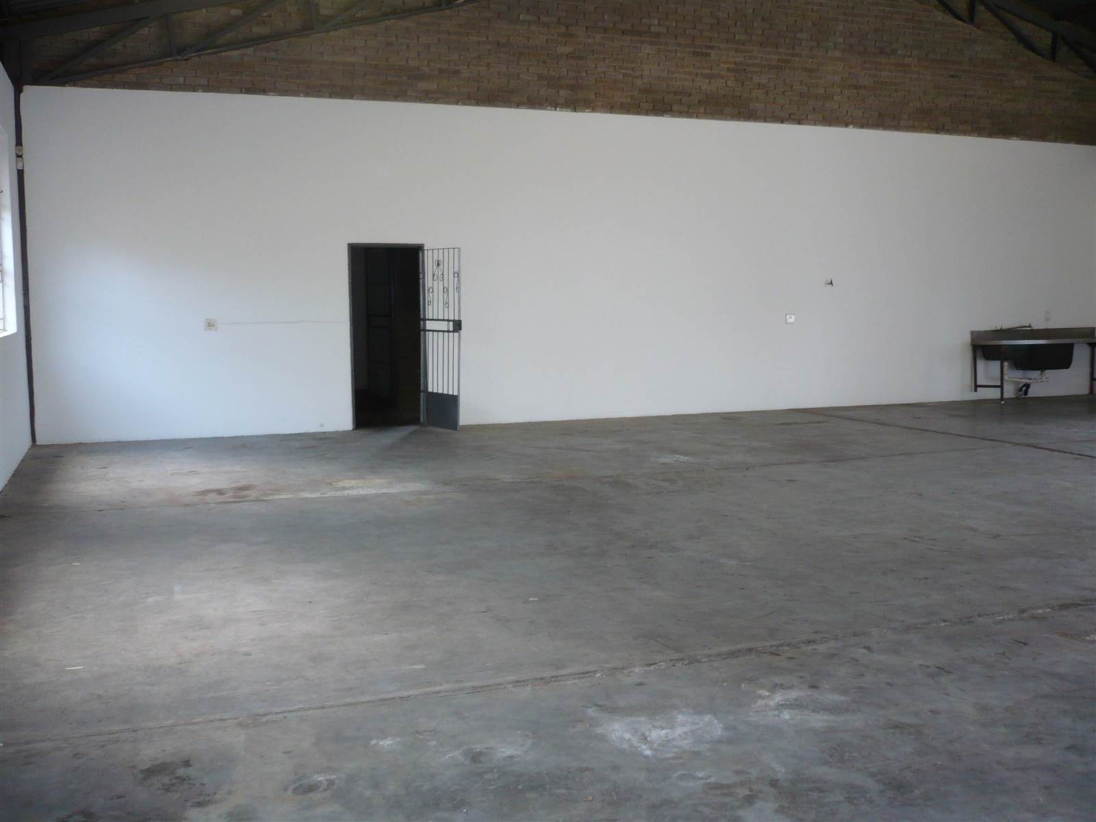 350  m² Commercial space in White River Central photo number 8