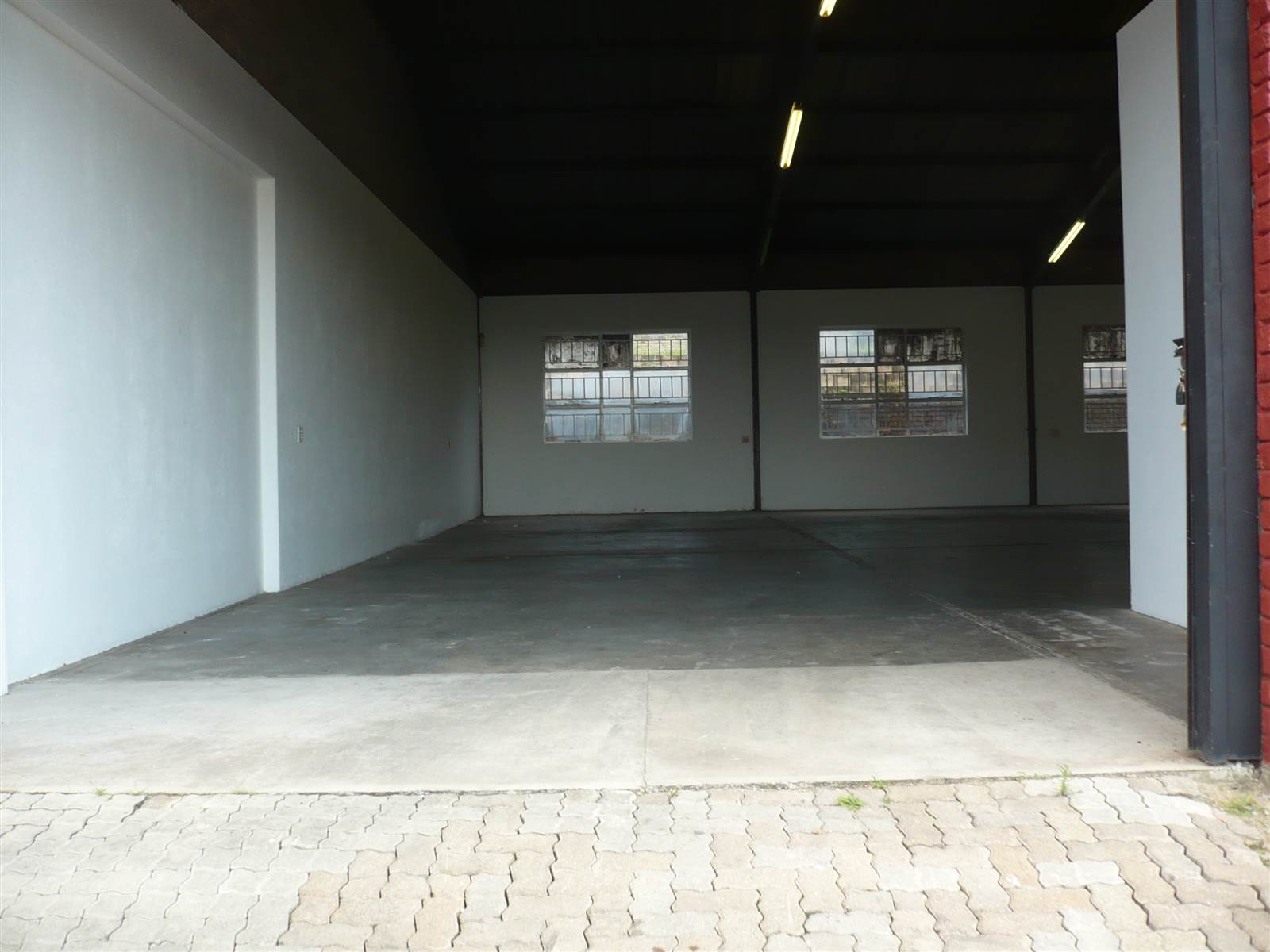350  m² Commercial space in White River Central photo number 14