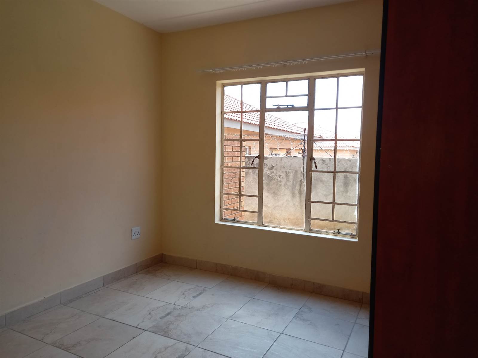 3 Bed Apartment in Waterval East photo number 9