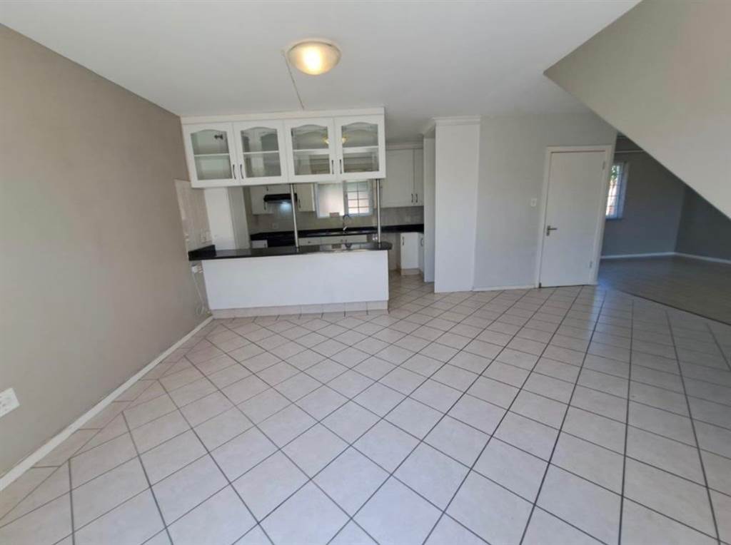 3 Bed Townhouse in Summerstrand photo number 4