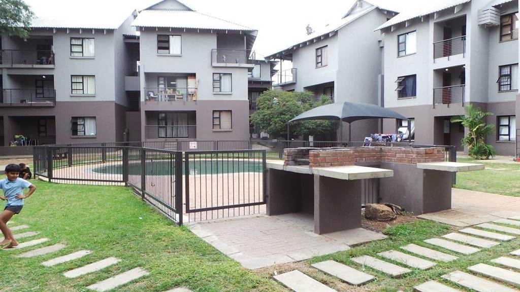 3 Bed Apartment in Hoedspruit photo number 3