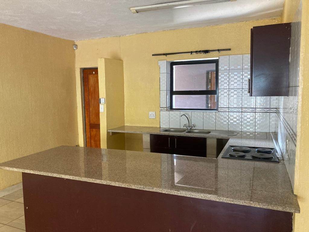 3 Bed Apartment in Hoedspruit photo number 4
