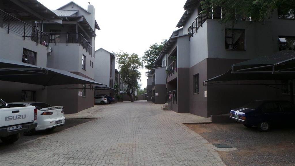 3 Bed Apartment in Hoedspruit photo number 2