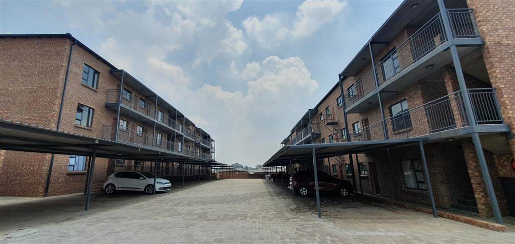 3 Bed Apartment in Witbank Central photo number 1