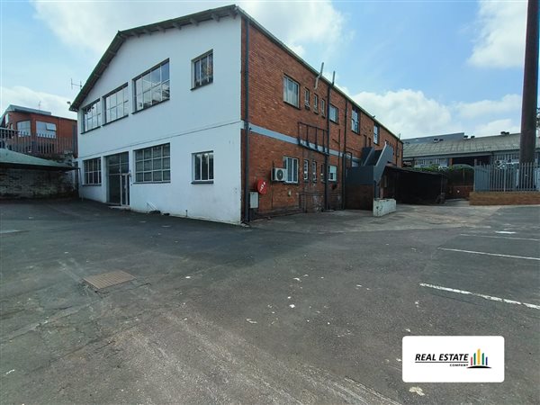 582  m² Industrial space