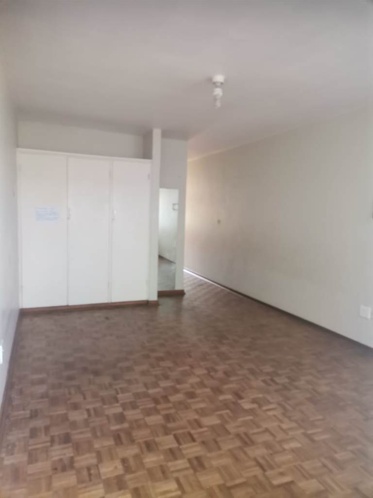 1 Bed Apartment in Empangeni photo number 2