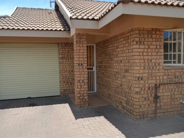 3 Bedroom Townhouse 3 Bedroom Townhouse