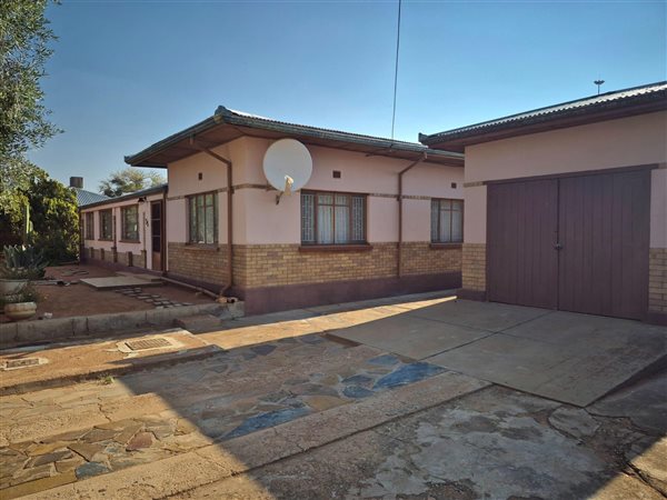 4 Bedroom House 4 Bedroom House