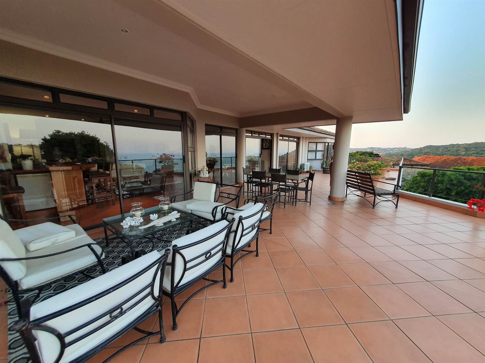 4 Bed Apartment in Zimbali Estate photo number 2