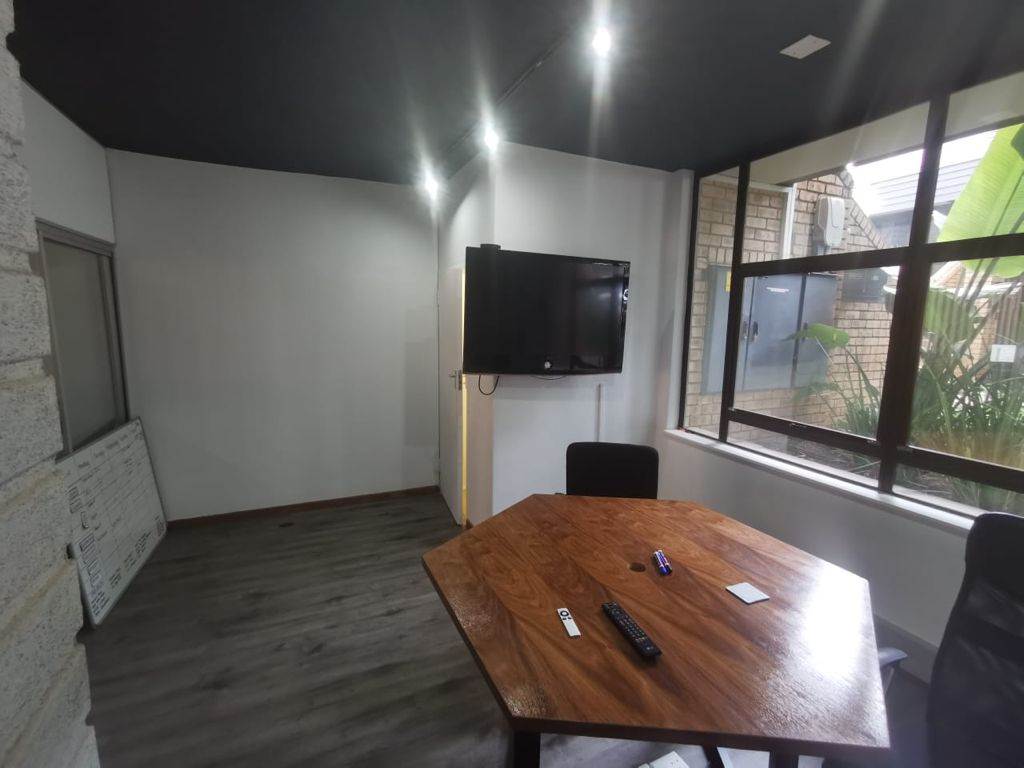 70  m² Commercial space in Garsfontein photo number 6