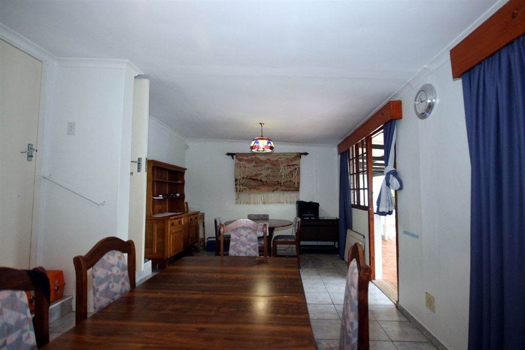 7 Bed House in Scottburgh Central photo number 11