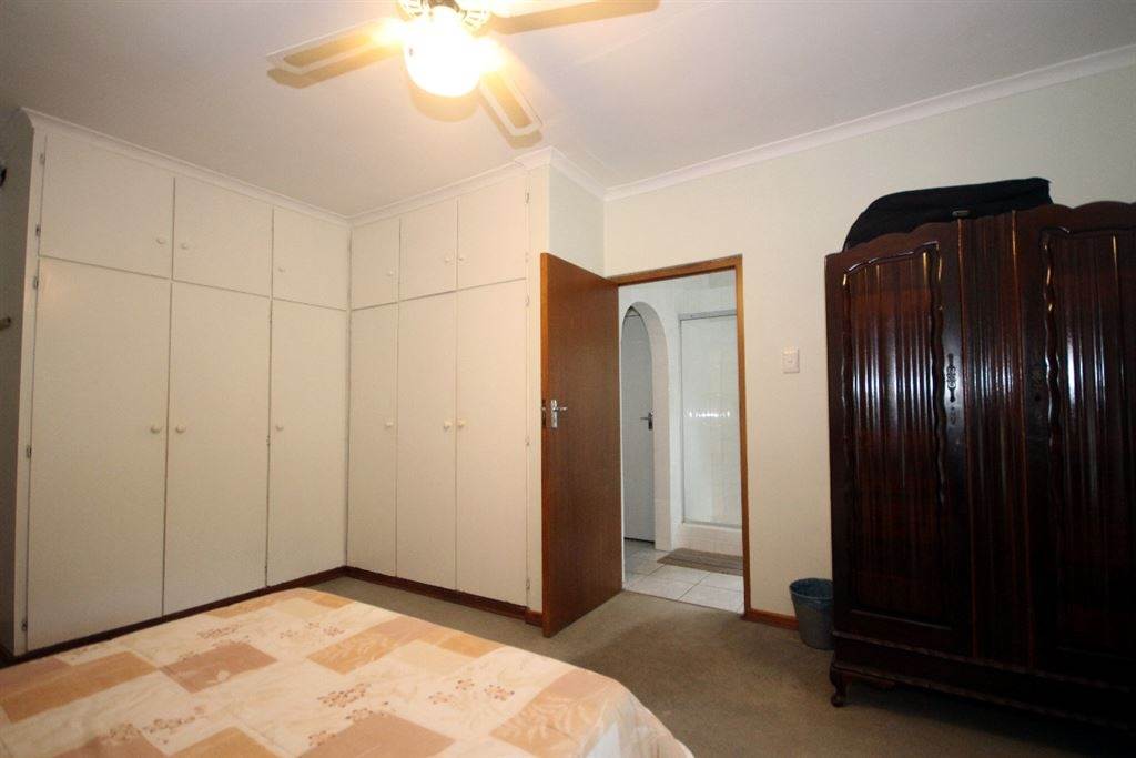 7 Bed House in Scottburgh Central photo number 6