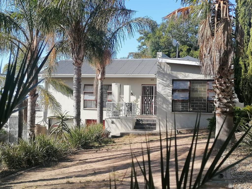 4 Bed House in Piketberg photo number 2