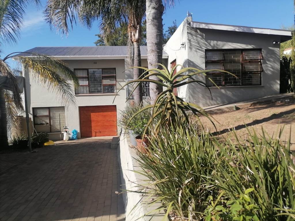 4 Bed House in Piketberg photo number 3