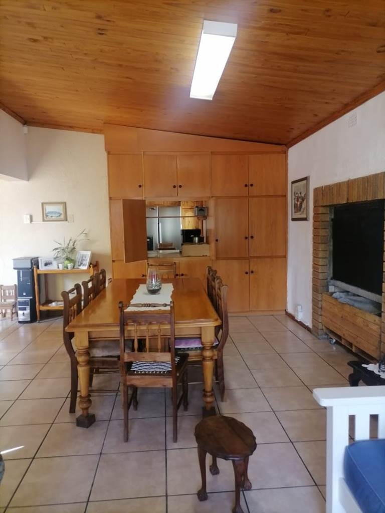 4 Bed House in Piketberg photo number 9