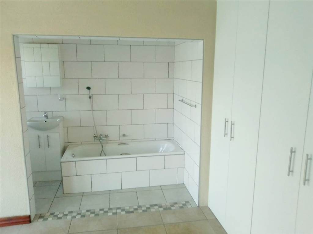 2 Bed Apartment in Greenhills photo number 10