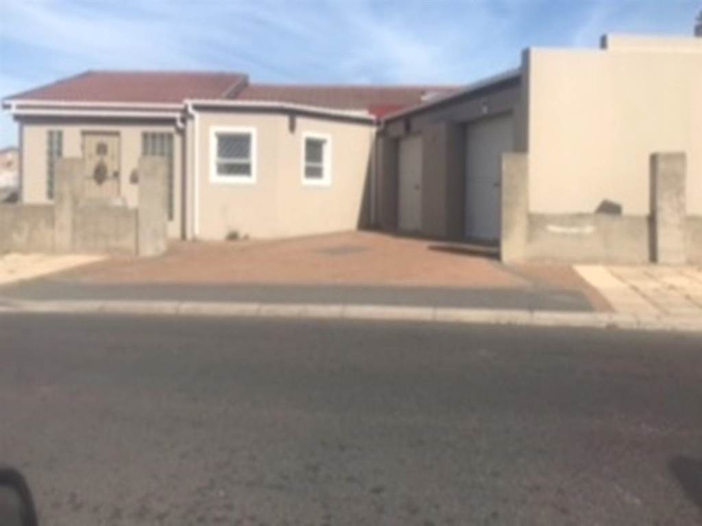 2 Bed House in Mitchells Plain photo number 4