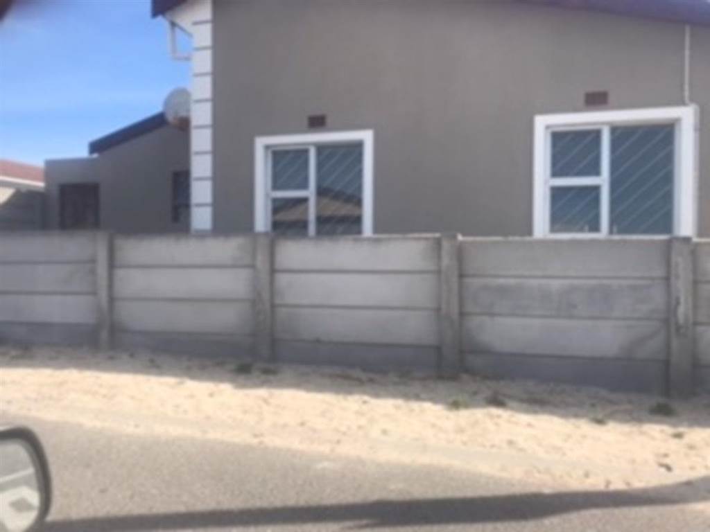 2 Bed House in Mitchells Plain photo number 3