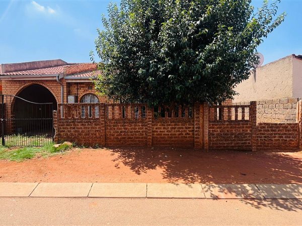 4 Bed House in Johannesburg Central and CBD