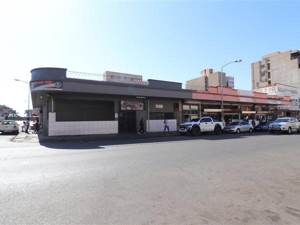 1000  m² Retail Space in Springs Central