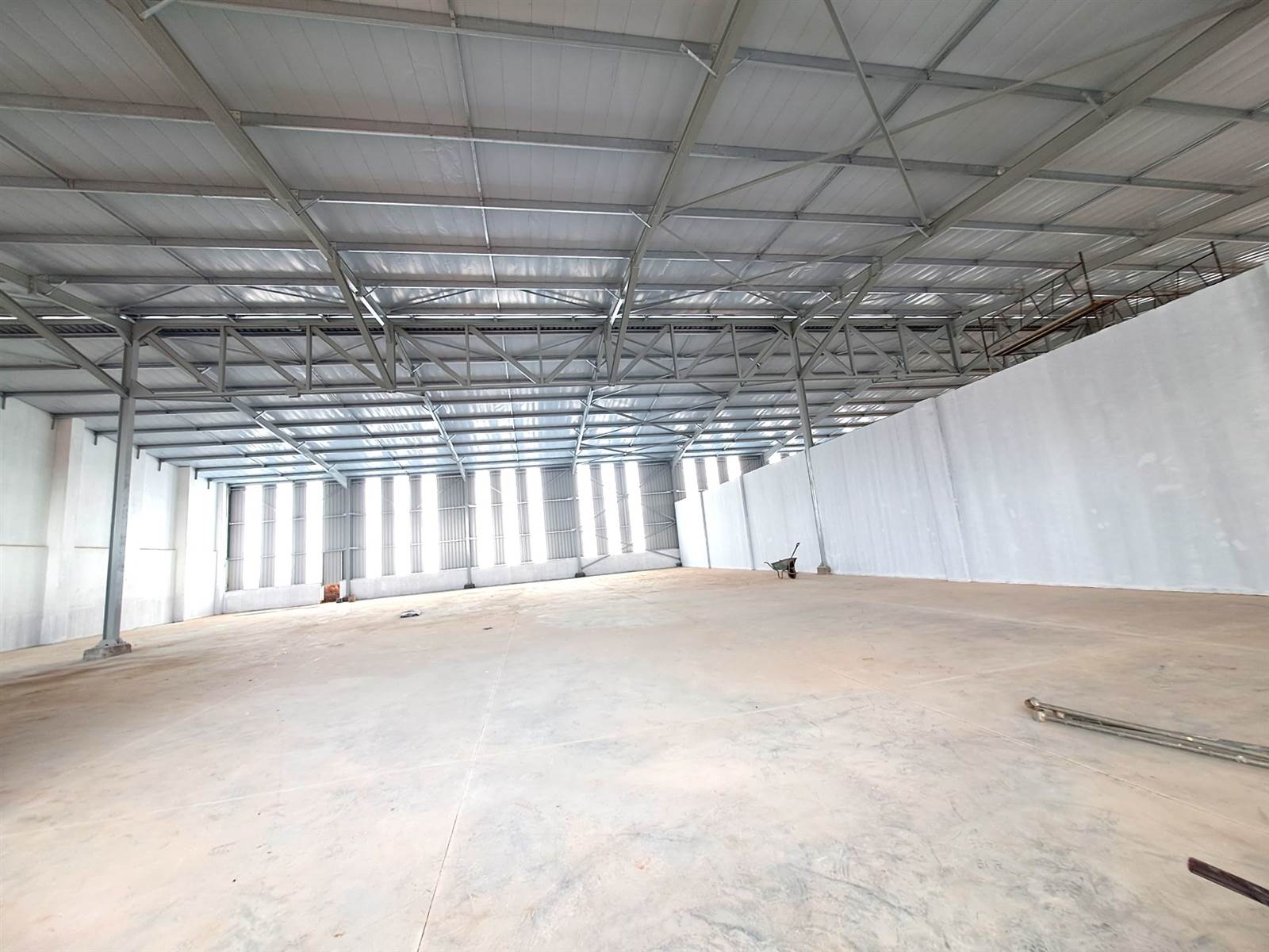 824  m² Industrial space in Waterfall photo number 10