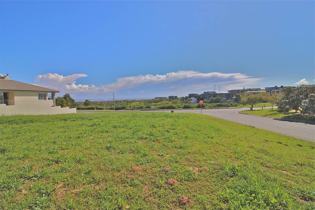 874 m² Land available in Baronetcy Estate photo number 1