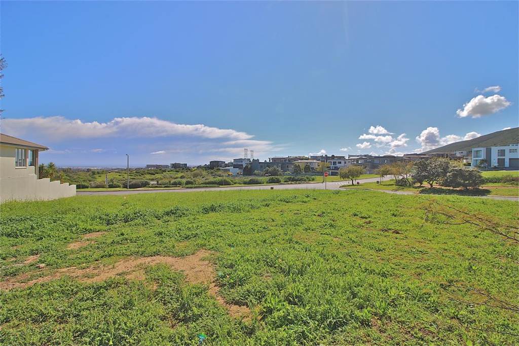 874 m² Land available in Baronetcy Estate photo number 2