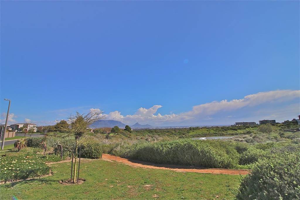 874 m² Land available in Baronetcy Estate photo number 4