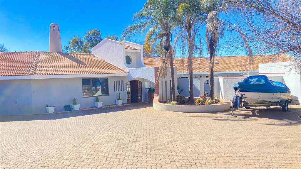 4 Bed House in Raslouw AH photo number 1