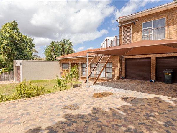 4 Bed House in Protea Heights
