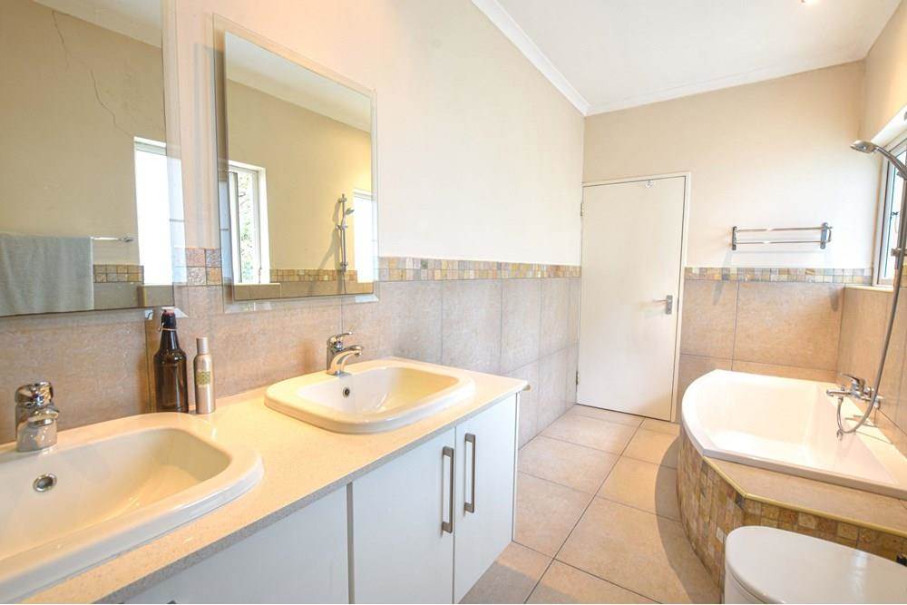4 Bed House in Bryanston photo number 21