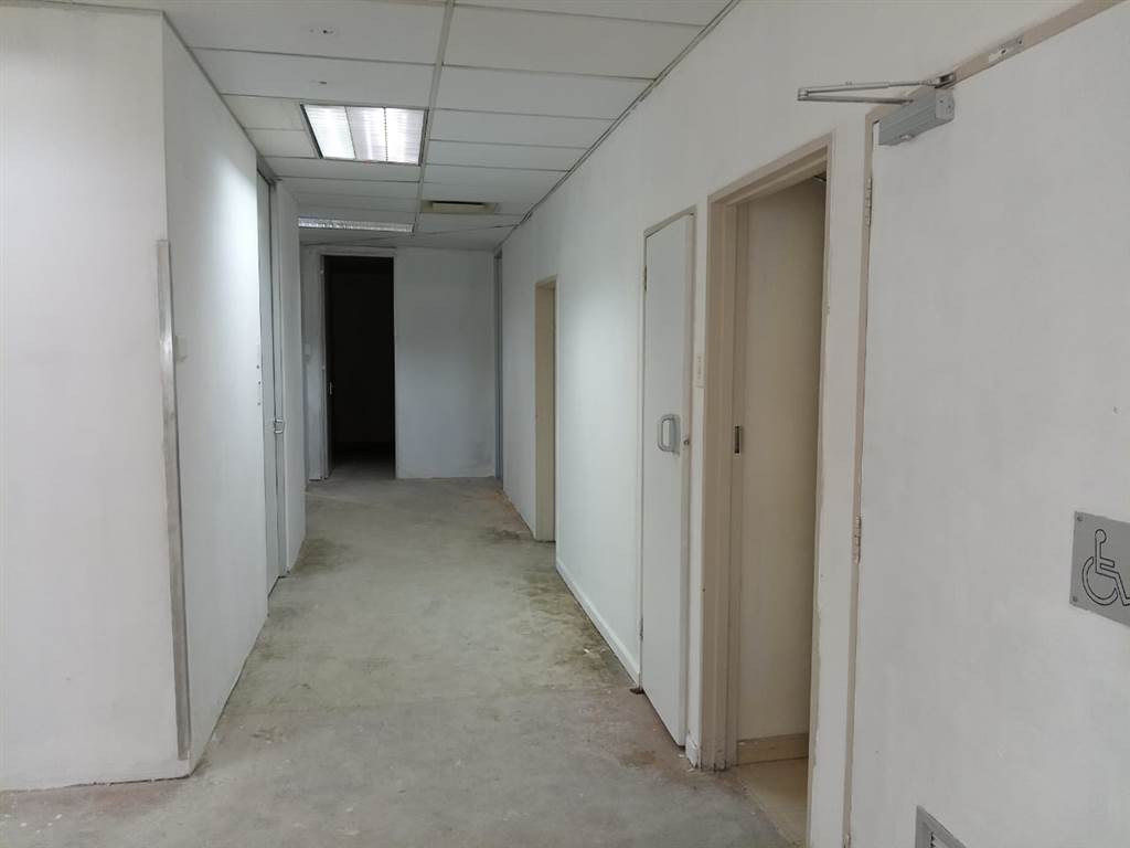 999.6  m² Commercial space in Pinetown Central photo number 11