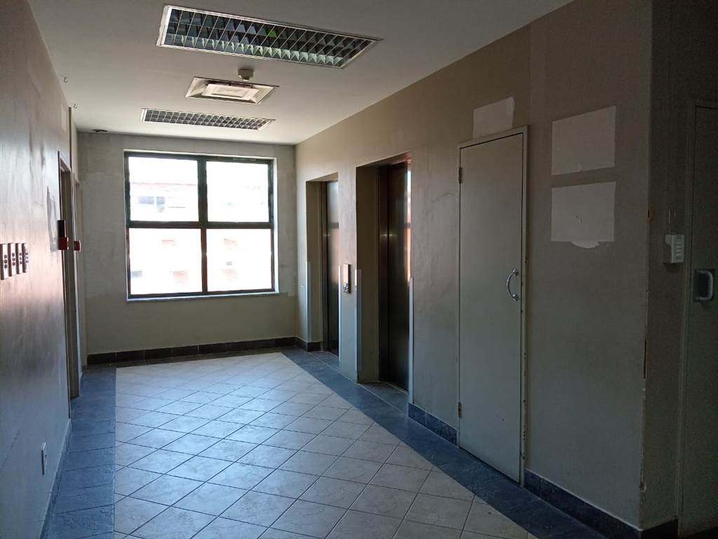 999.6  m² Commercial space in Pinetown Central photo number 2
