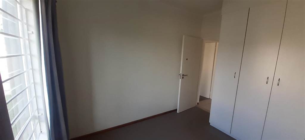 2 Bed Townhouse in Ruimsig photo number 14