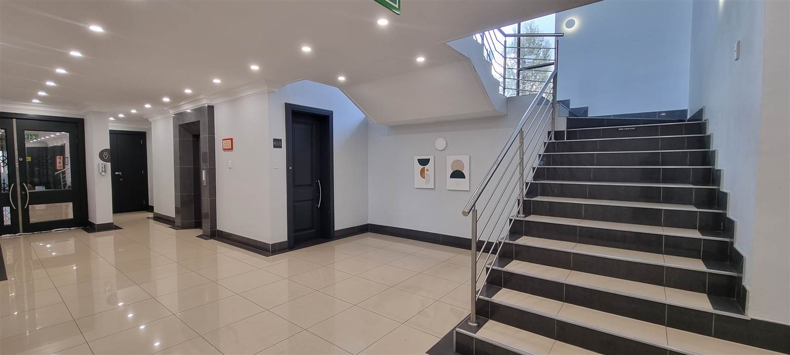 469  m² Commercial space in Sandown photo number 3