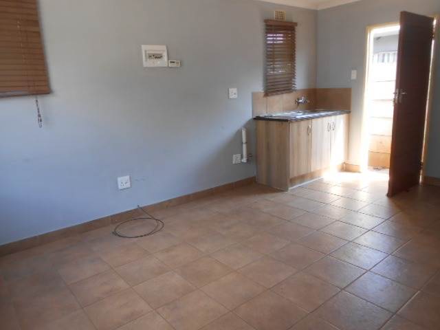 2 Bed House in Alberton photo number 5
