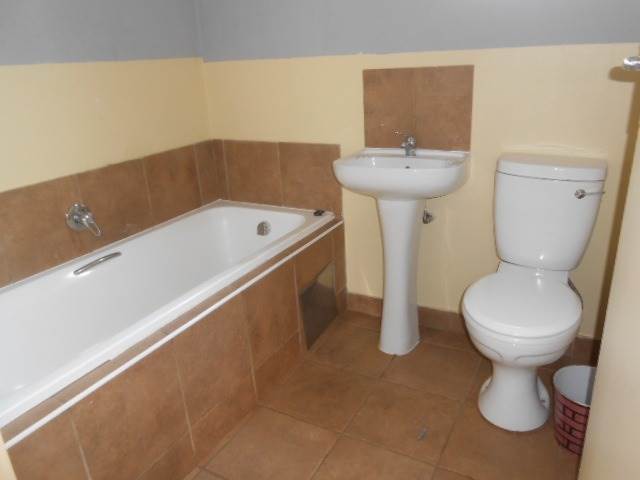 2 Bed House in Alberton photo number 10