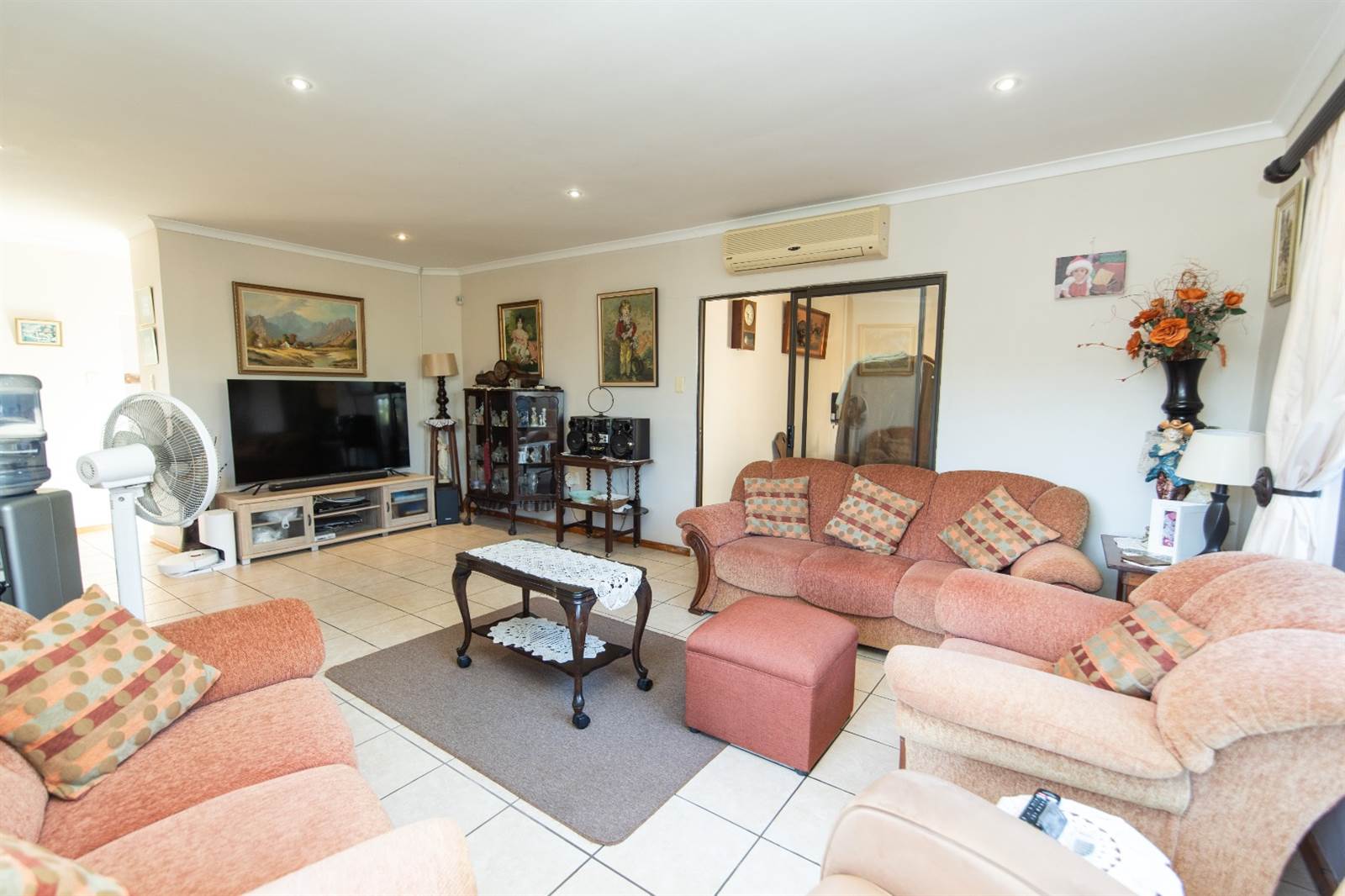 4 Bed Townhouse in Glenroy Park photo number 13