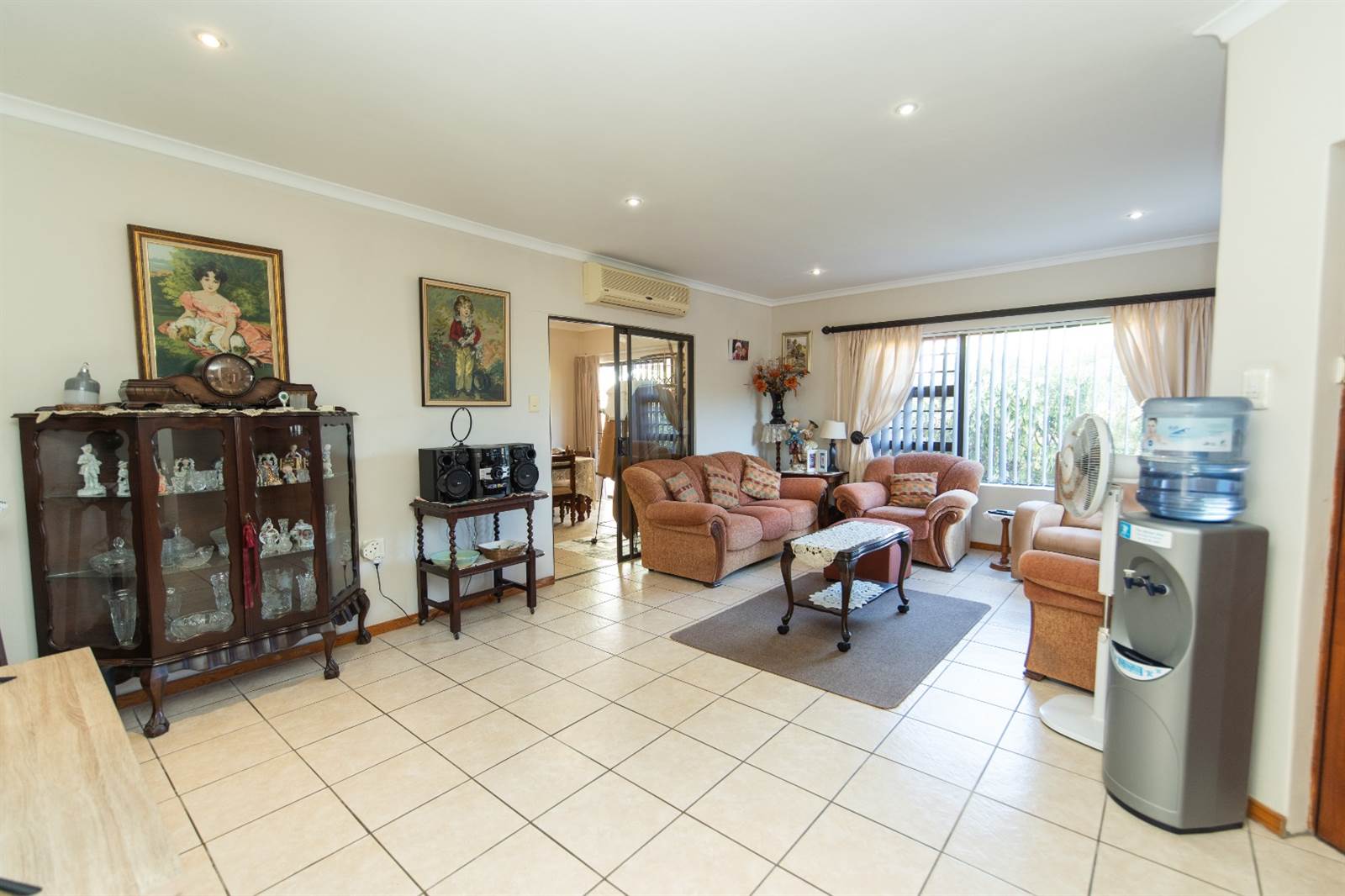 4 Bed Townhouse in Glenroy Park photo number 10