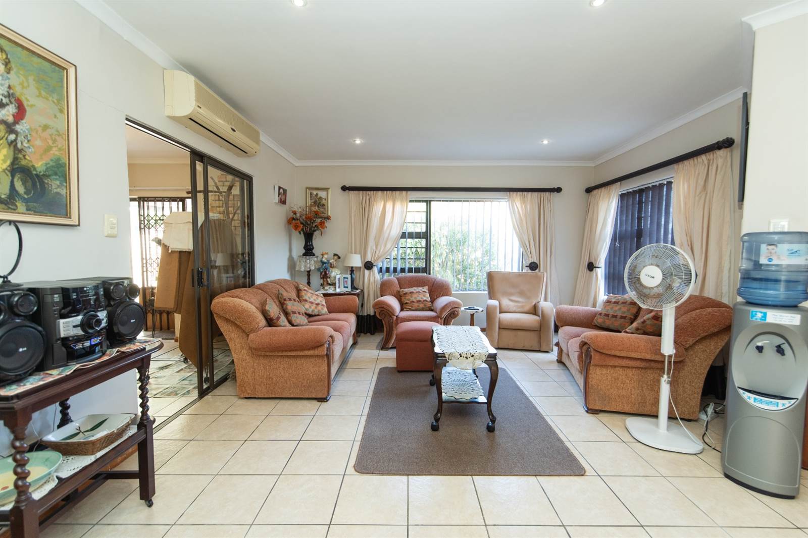4 Bed Townhouse in Glenroy Park photo number 11