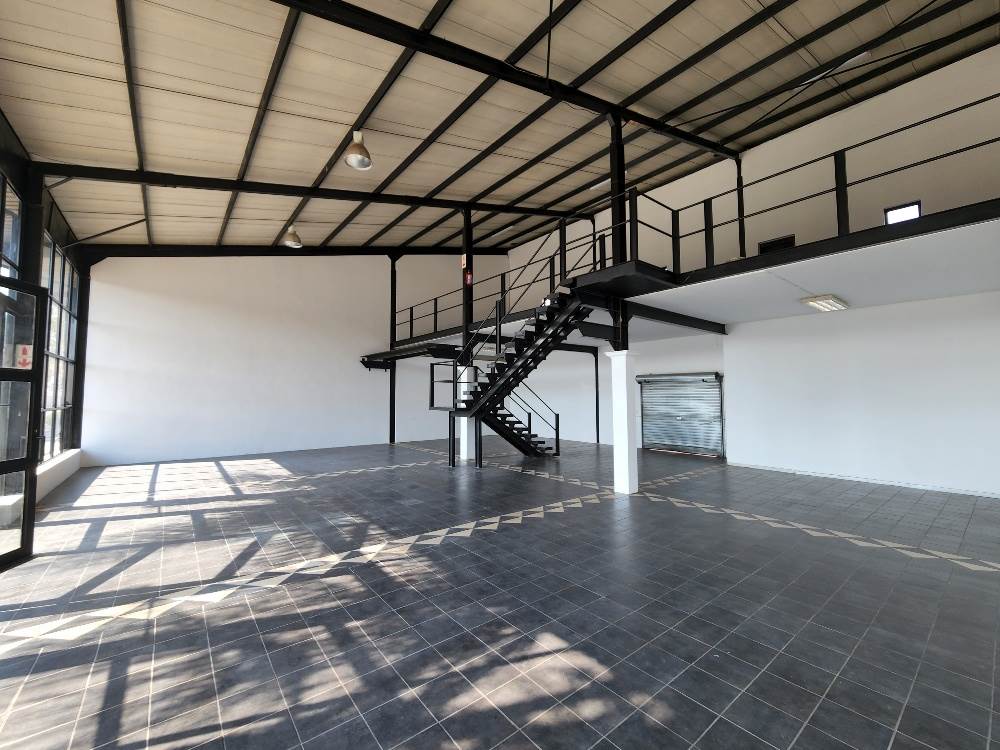 330  m² Commercial space in Louwlardia photo number 5