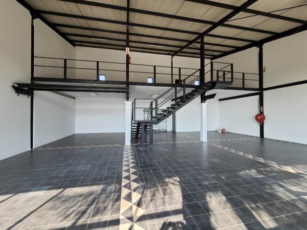 330  m² Commercial space in Louwlardia photo number 4
