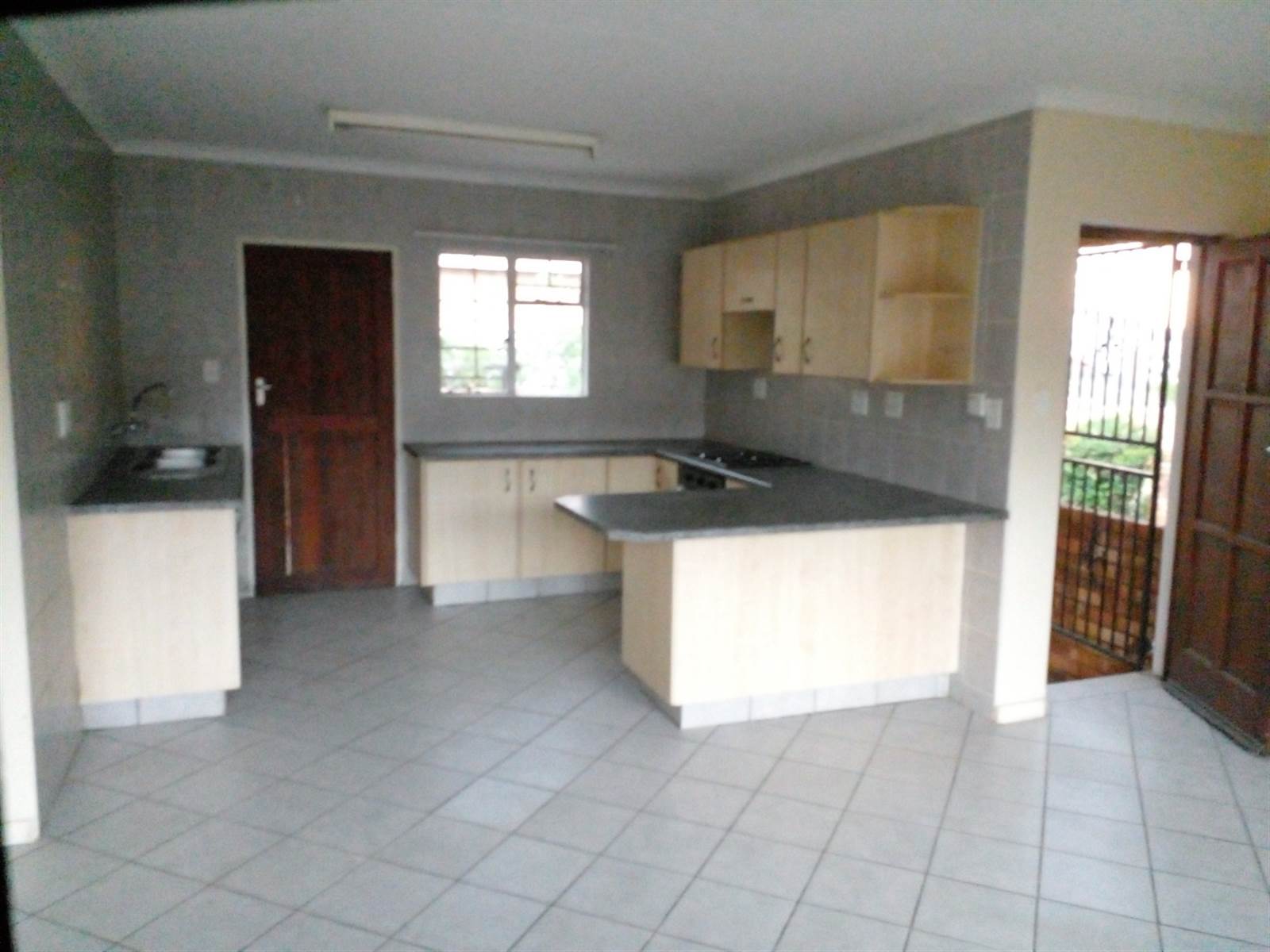 2 Bed House in Centurion CBD photo number 2