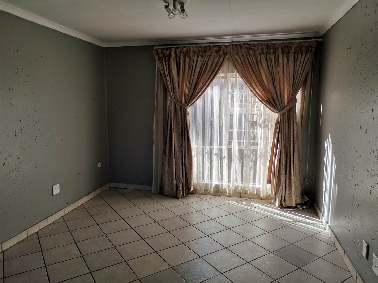 2 Bed Apartment in Grobler Park photo number 11