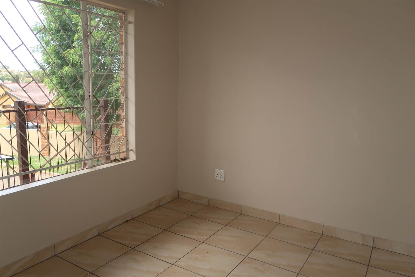 2 Bed House in Grobler Park photo number 8