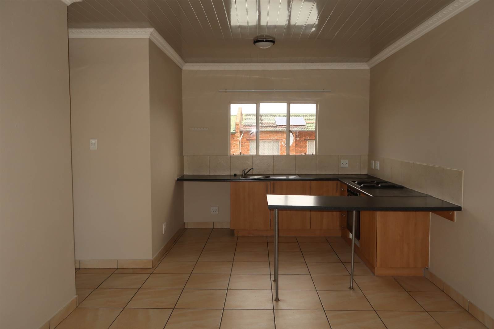 2 Bed House in Grobler Park photo number 3