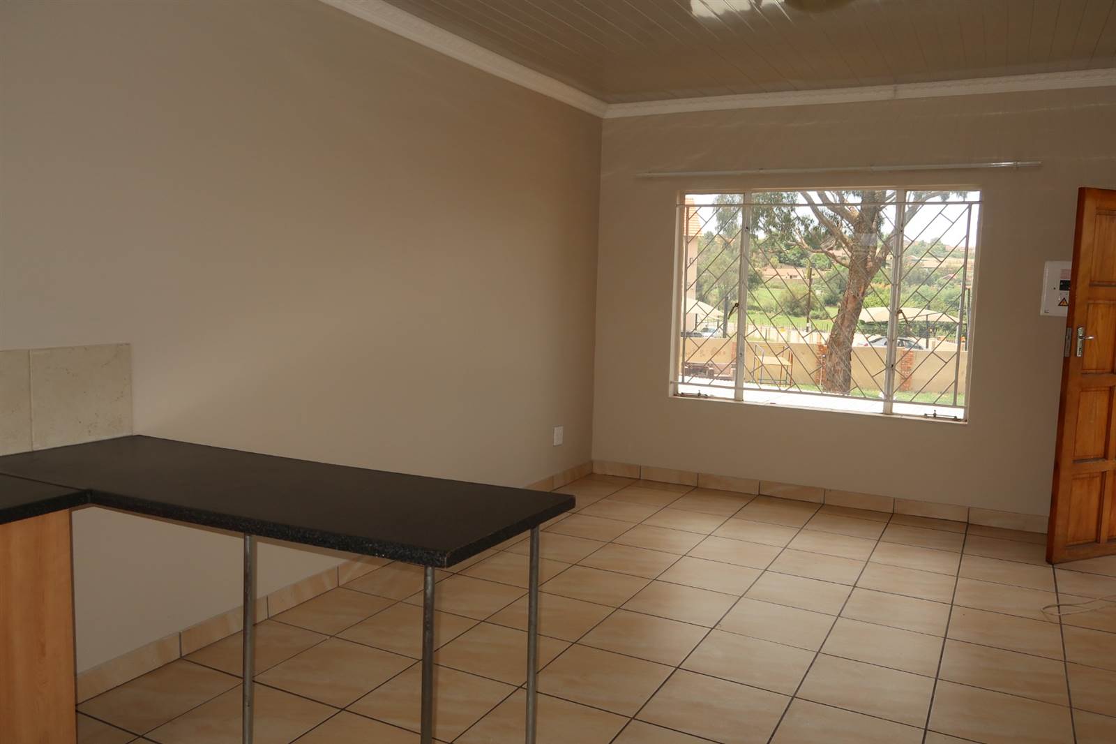 2 Bed House in Grobler Park photo number 4