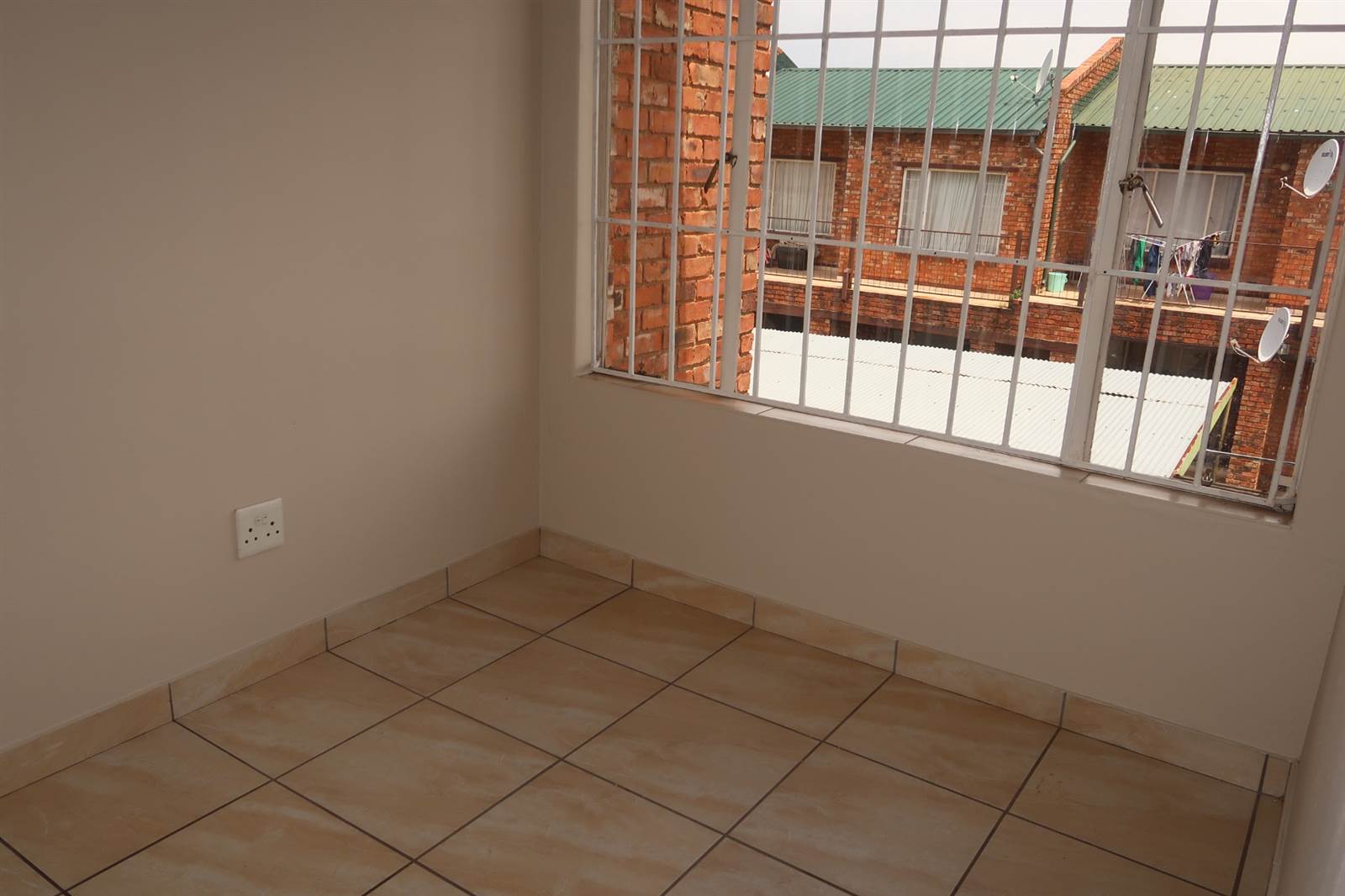 2 Bed House in Grobler Park photo number 9