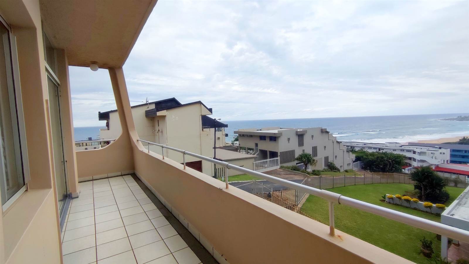 2 Bed Apartment in Uvongo photo number 1
